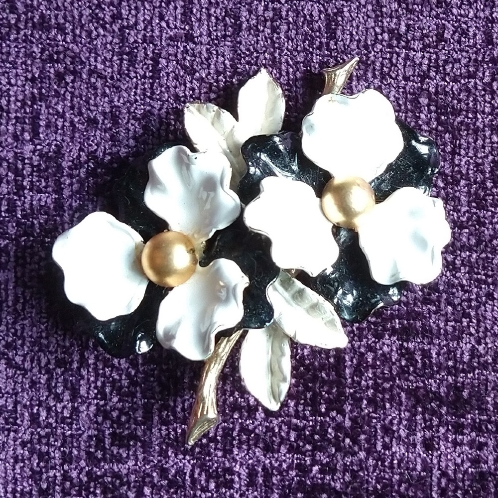 Vintage Enamel Pearl Flower Brooch
